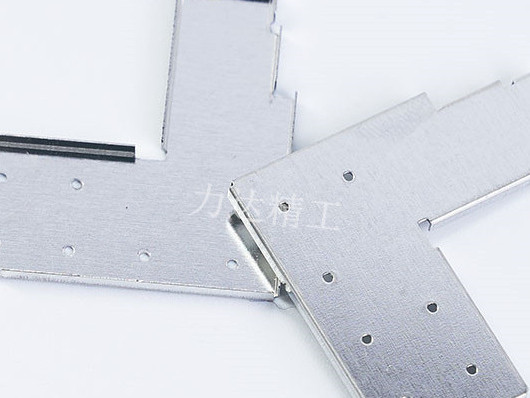 沖壓件不銹鋼屏蔽罩在制作時(shí)會(huì)遇到什么問(wèn)題-力達(dá)精工