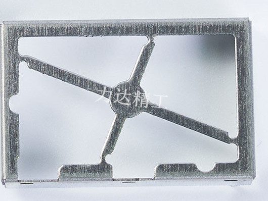 五金沖壓廠家是怎么去除毛刺的-力達(dá)精工